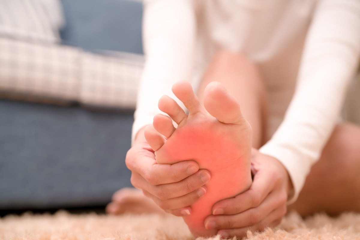 A Foothills Neurology neurologist with a patient